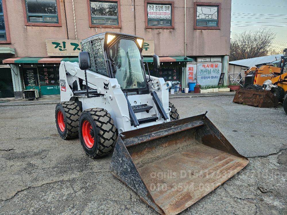  Skid steer loader S220  뒤우측면
