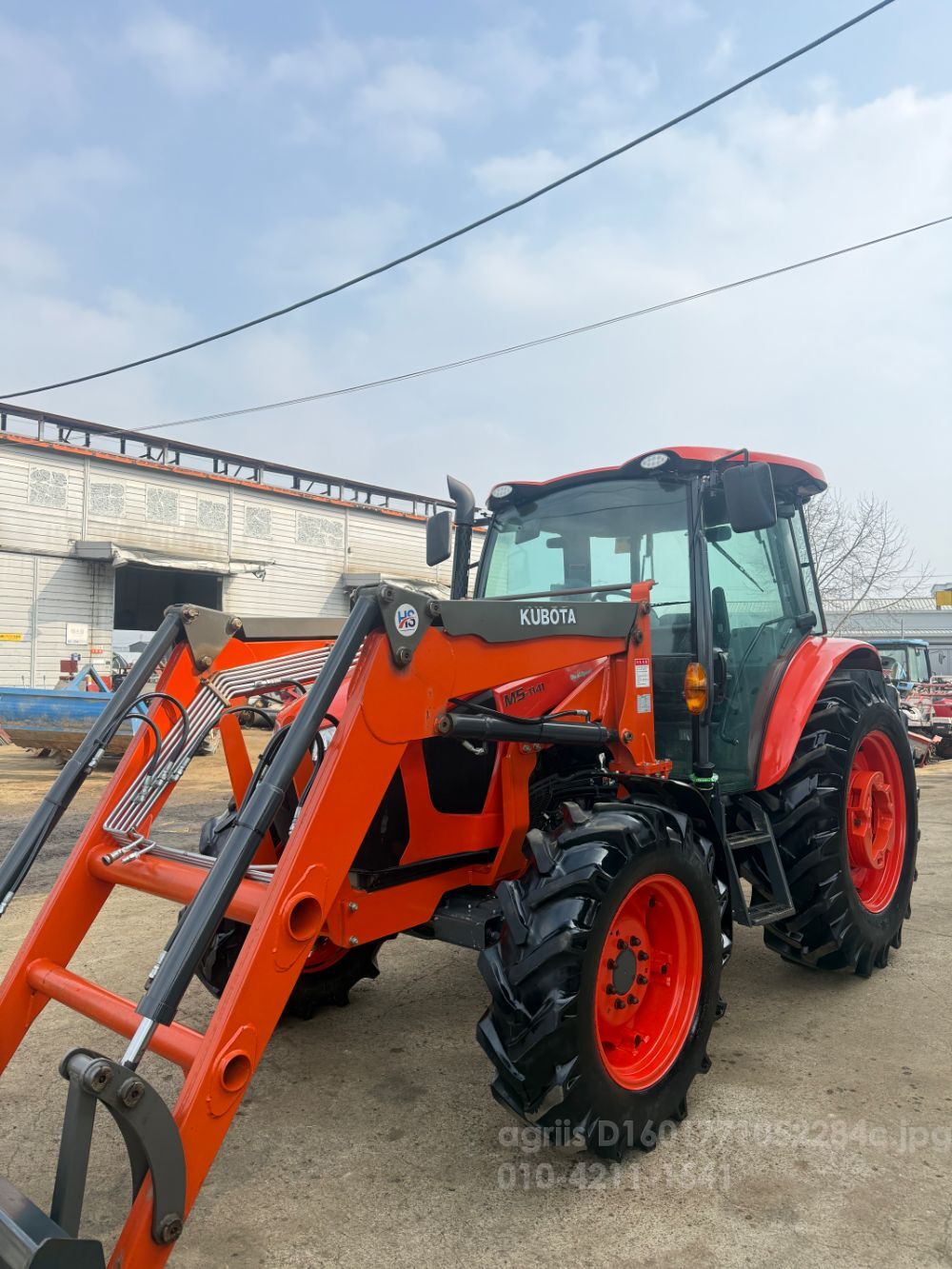 Kubota Tractor M5-1141 (114hp)