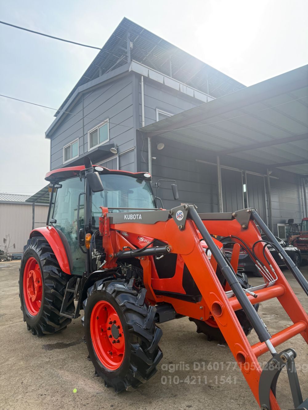 구보다 트랙터 M5-1141 (114마력) 뒤우측면