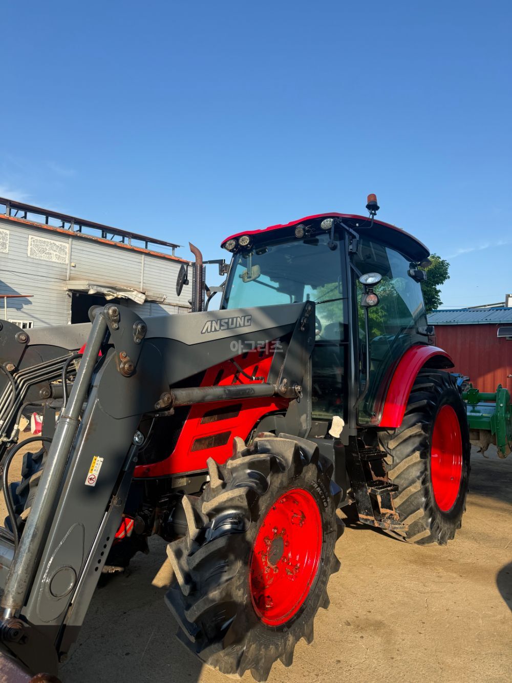 Kukje Tractor LUXEN1100E (111hp)