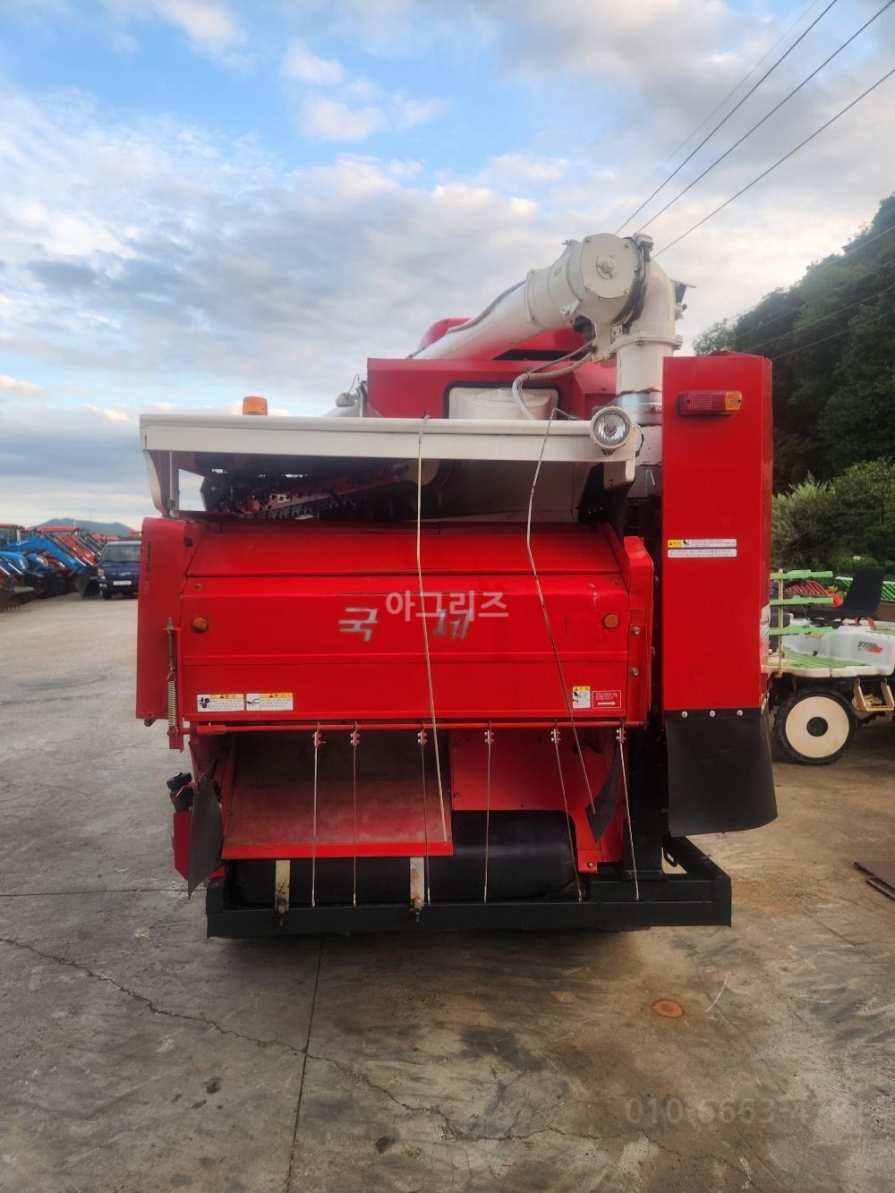 Kukje Combine Harvester KC105 (6Rows) 뒤우측면