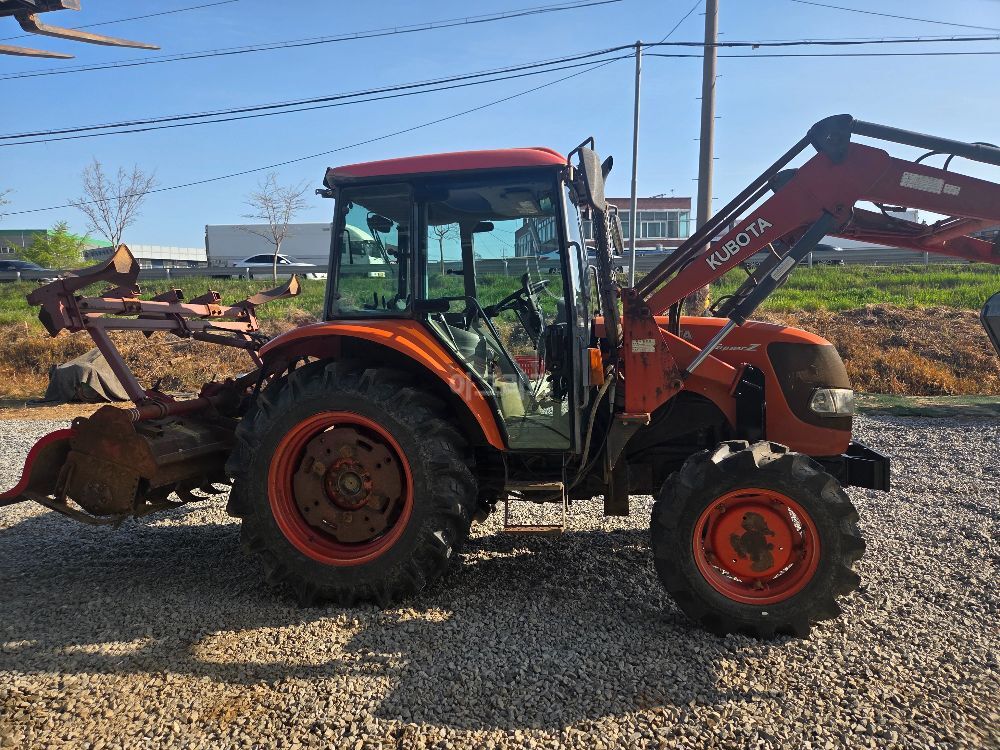 Kubota Tractor MZ553 (55hp)