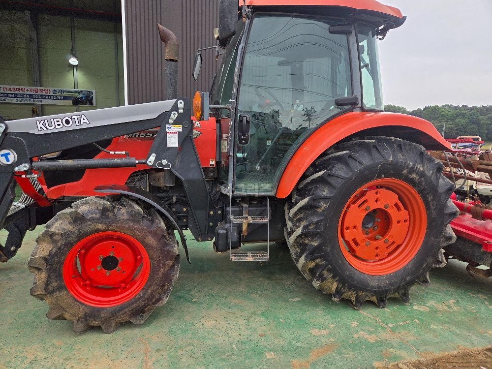  Tractor MR657 (68hp) 뒤우측면