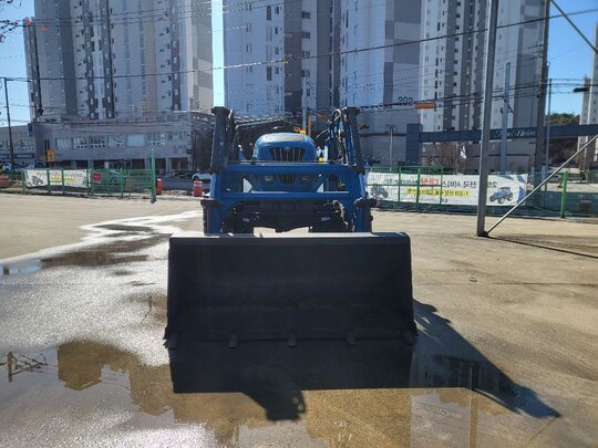 LS Tractor R48 (48hp) 앞좌측면