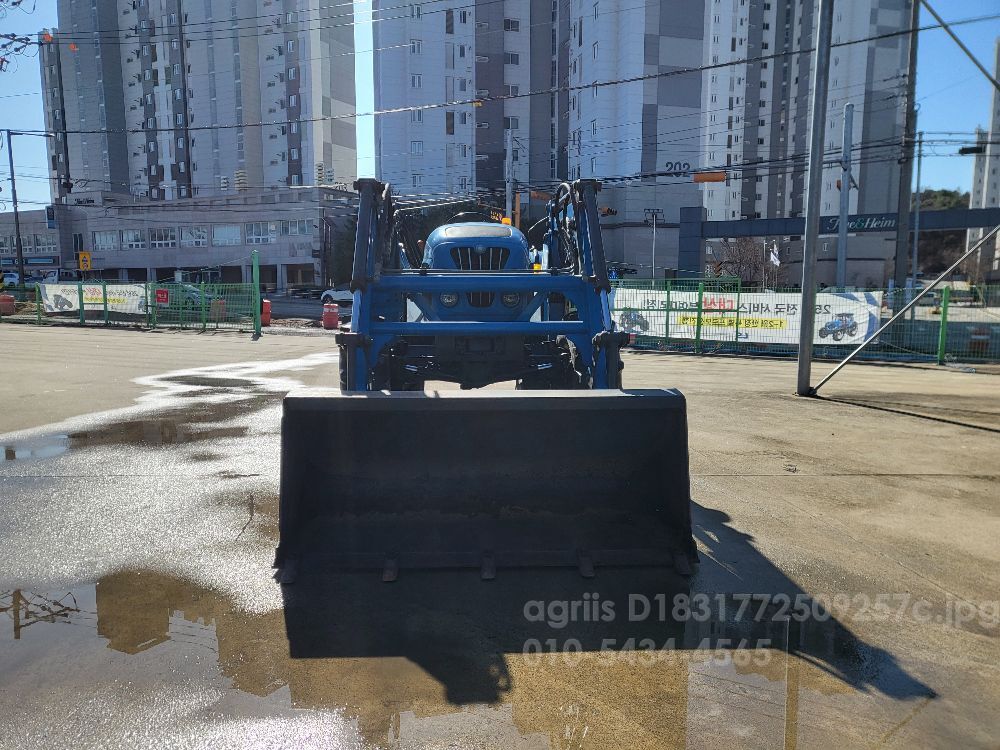 LS Tractor R48 (48hp)