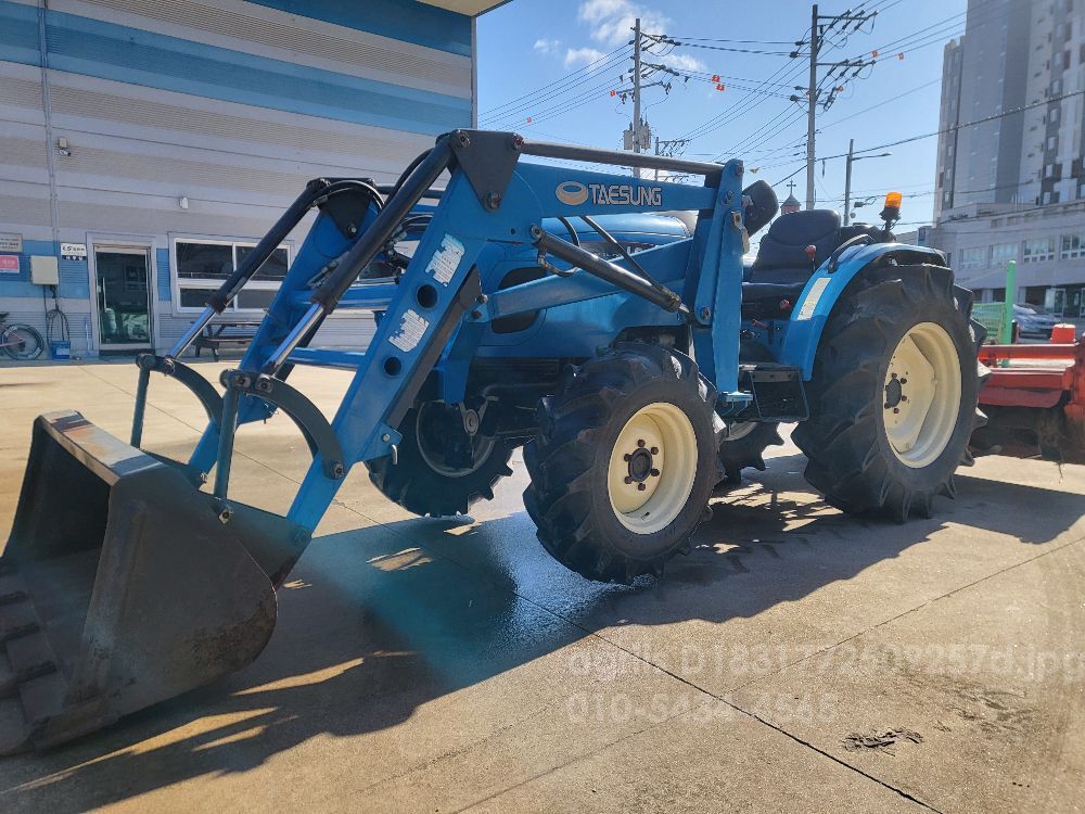 LS Tractor R48 (48hp) 뒤우측면