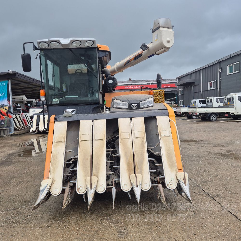 TYM 이세키 콤바인 HJ6135 (6조식)