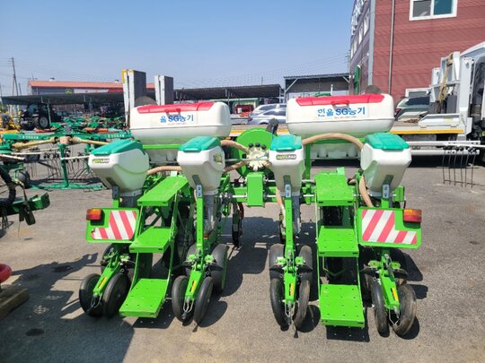 원인터내셔널 옥수수파종기 LIVA4F (진공식)