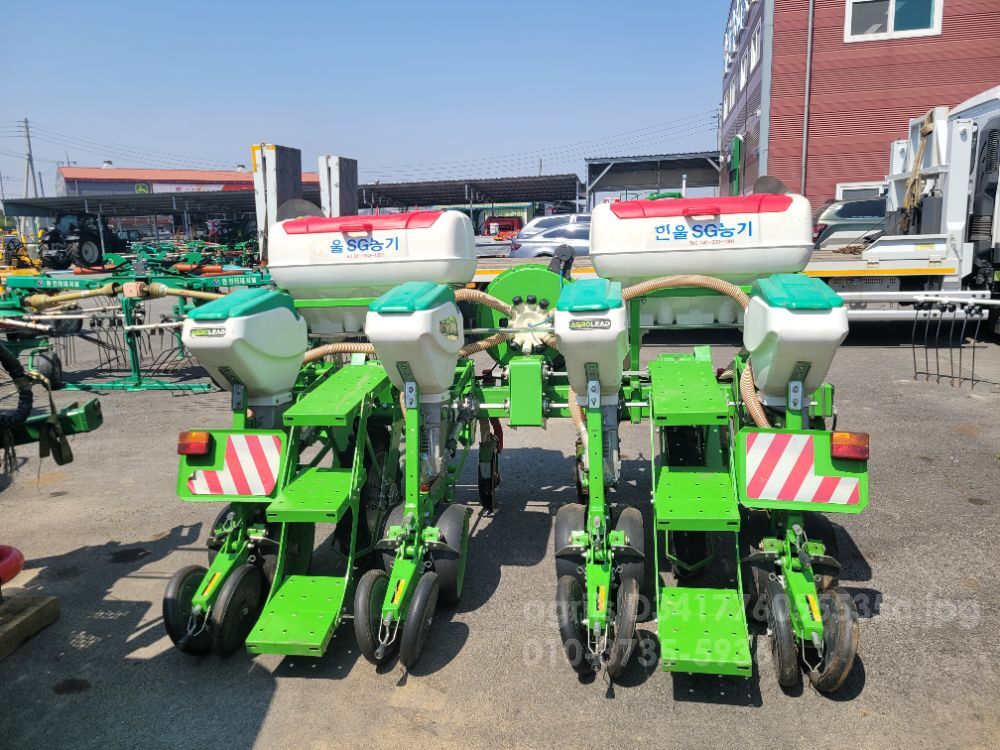 원인터내셔널 옥수수파종기 LIVA4F (진공식)