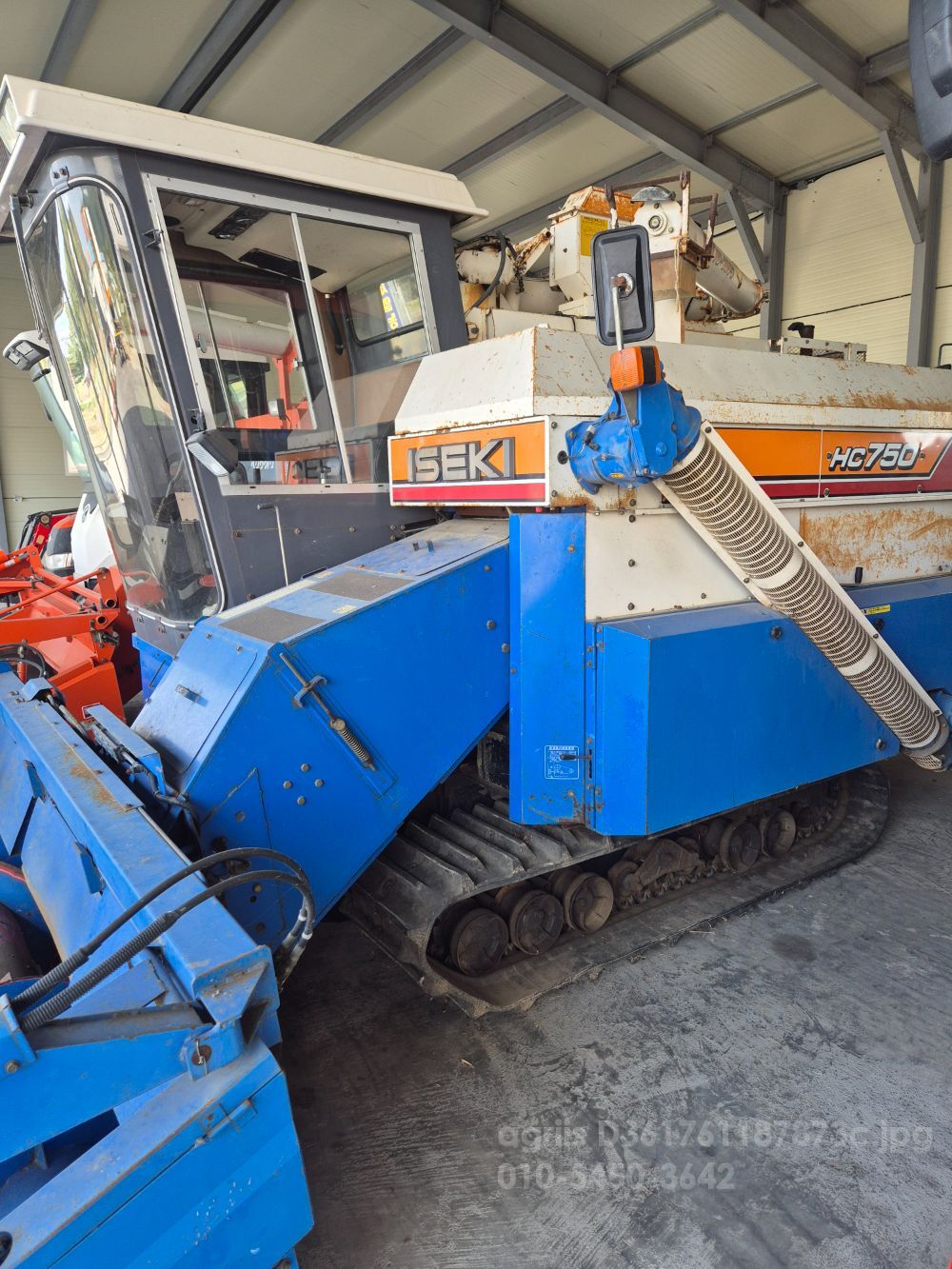  Combine Harvester HC750 ()