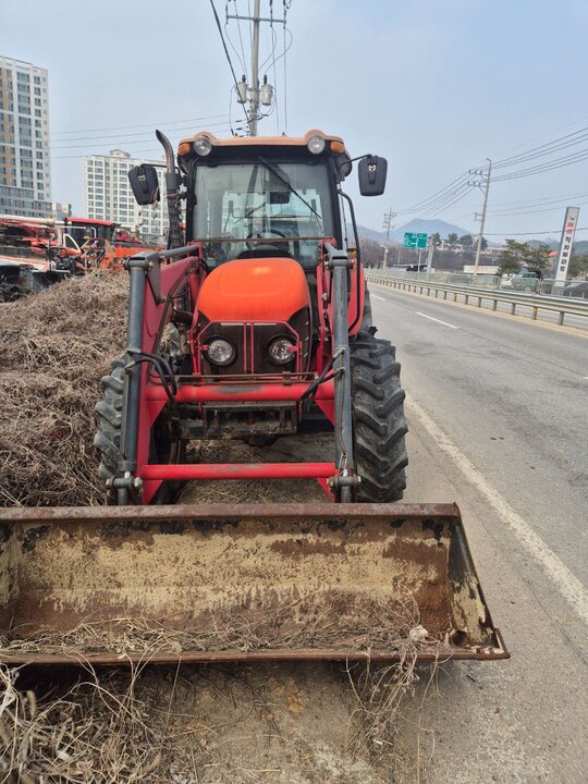 Kukje Tractor 8205 (82hp)