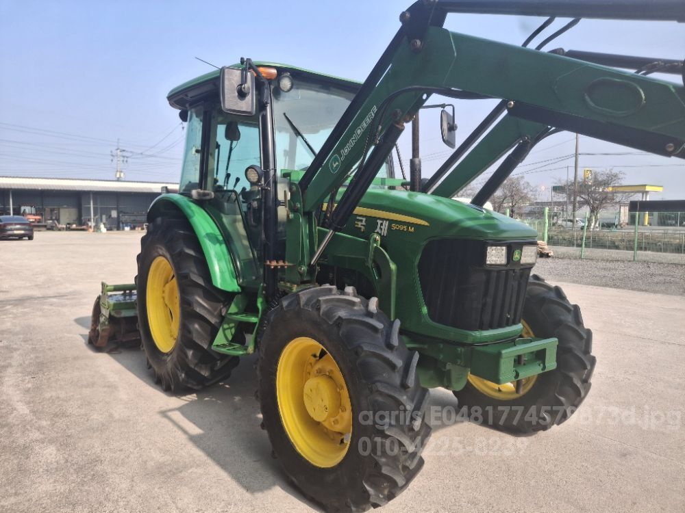 존디어 트랙터 5095 (95마력) 뒤우측면
