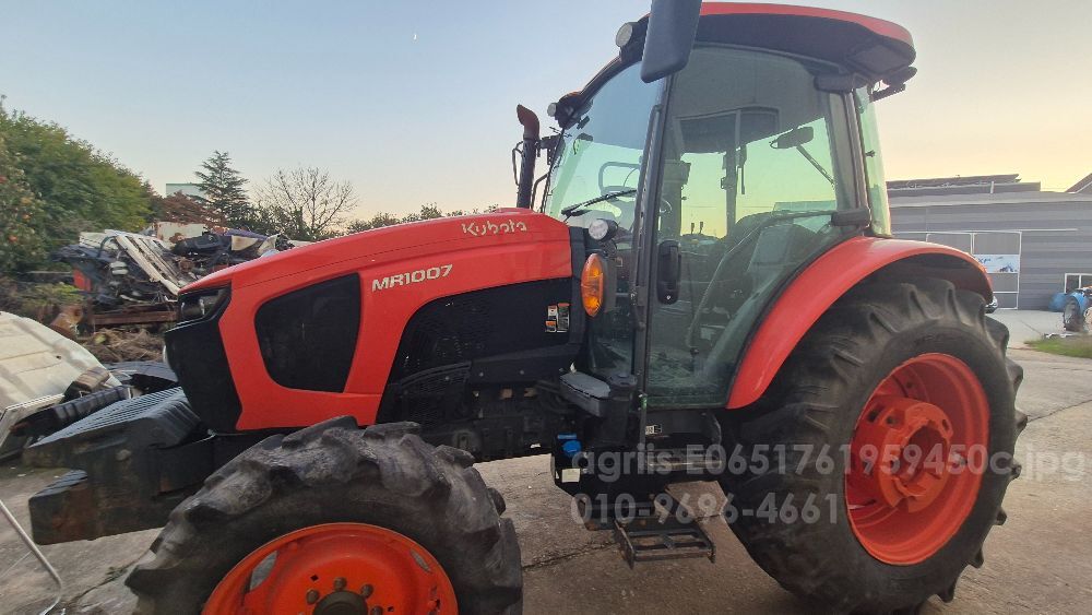 Kubota Tractor MR1007 (106hp)