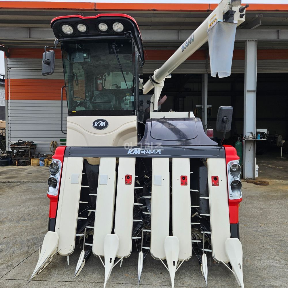 국제 콤바인 KC6130 (6조식)
