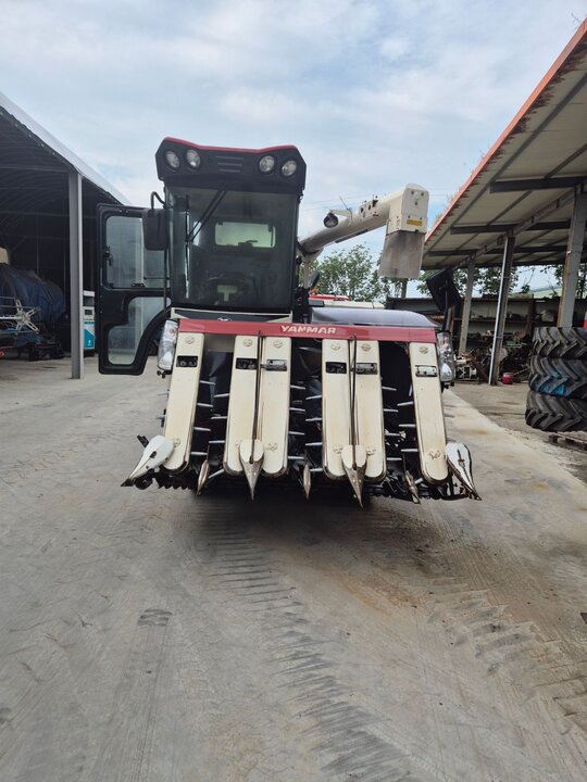 Yanmar Combine Harvester AW6114 (6Rows)