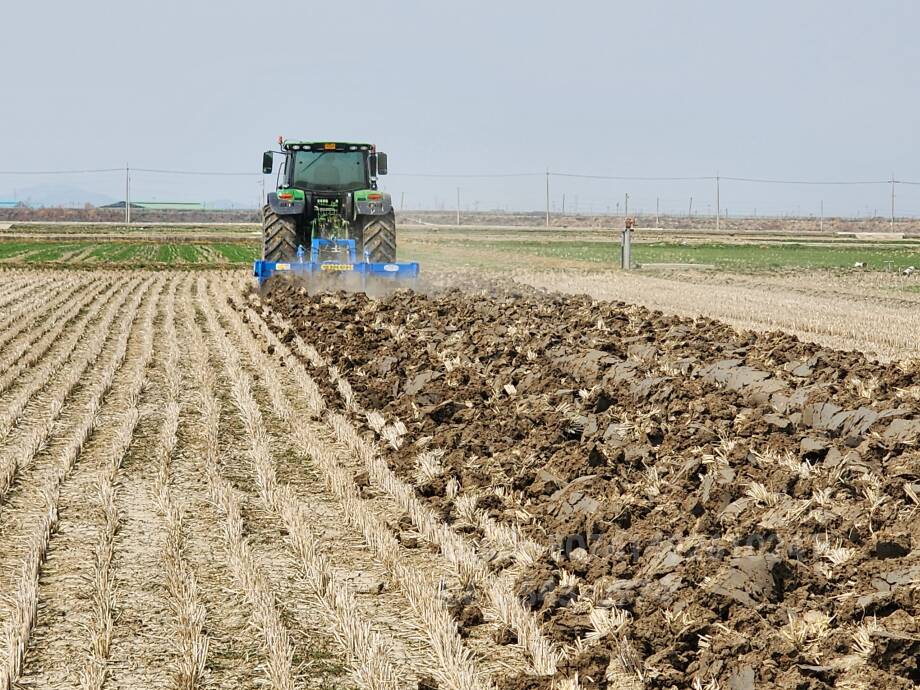 명일기공 전천후쟁기 대를 이여 사용할 수 있는 전천후 쟁기  (경운폭3M)
