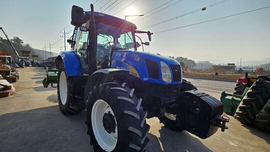 뉴홀랜드 트랙터 T6050 (125마력)