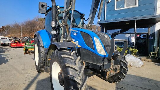 뉴홀랜드 트랙터 T5.120 (117마력)