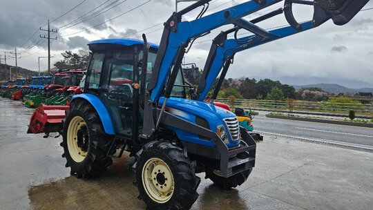 LS 트랙터 XU6158 (58.8마력) 앞좌측면