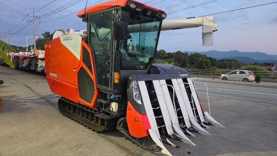 Kubota Combine Harvester ZR6130 (6Rows)