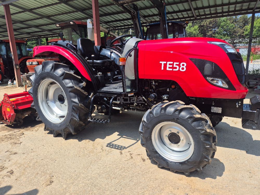 TYM Tractor TE58 (55hp) 뒤우측면