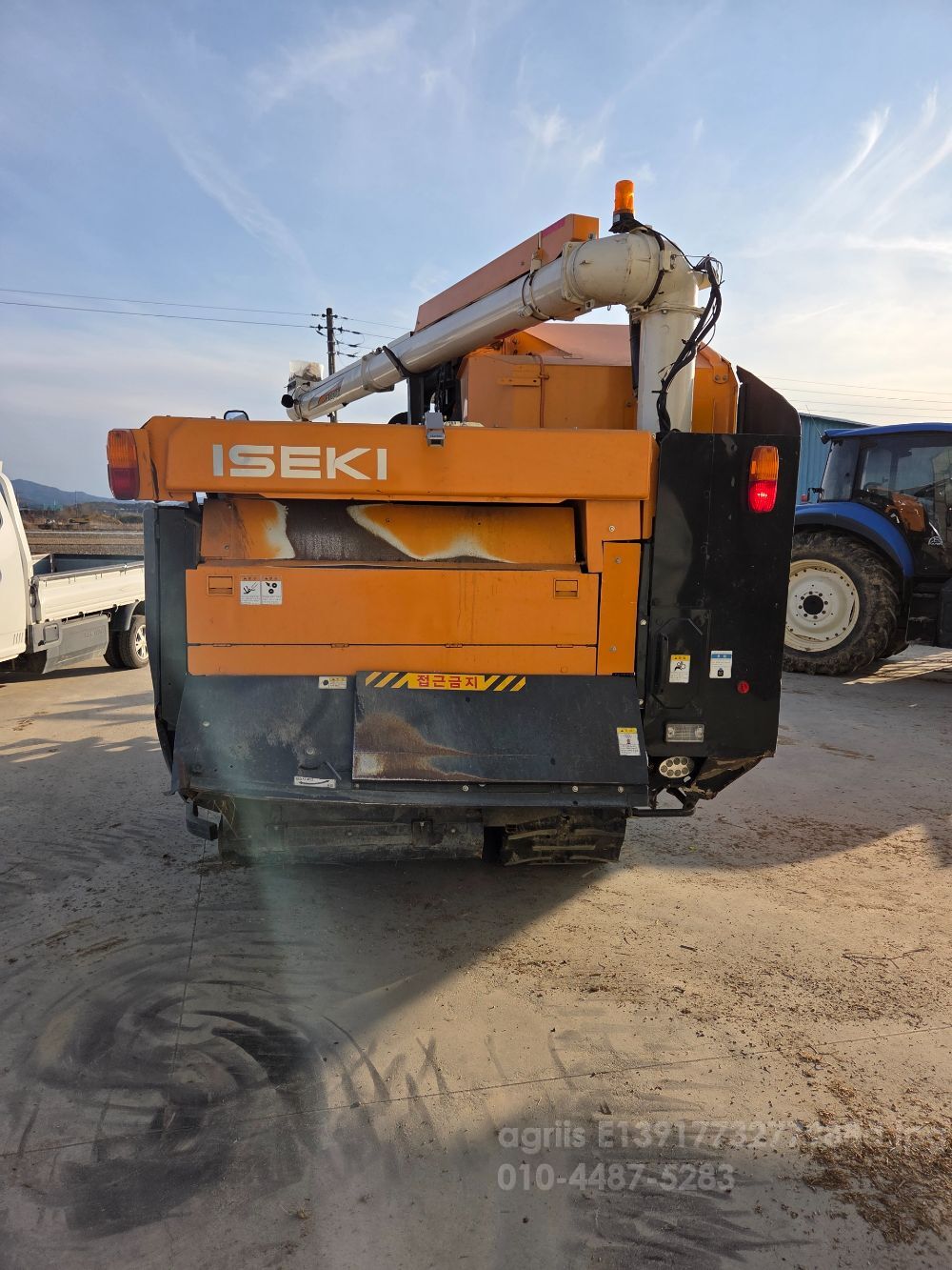 TYM Combine Harvester ISEKI (6Rows) 뒤우측면