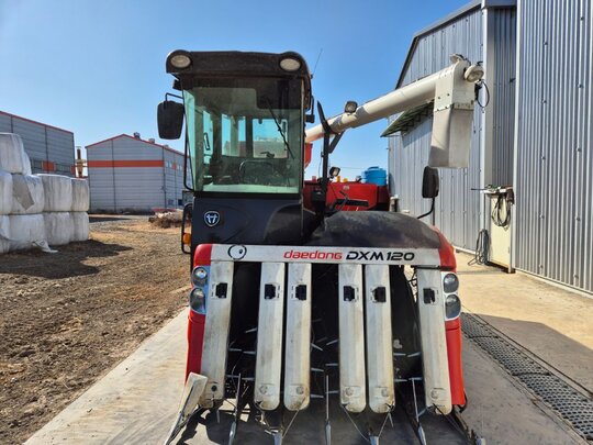 대동 콤바인 DXM120 (6조식) 앞좌측면