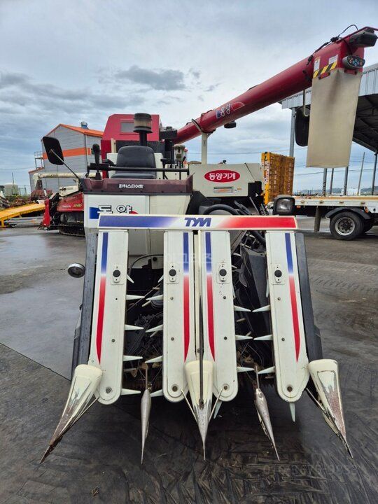  Combine Harvester C704G (4Rows) 앞좌측면