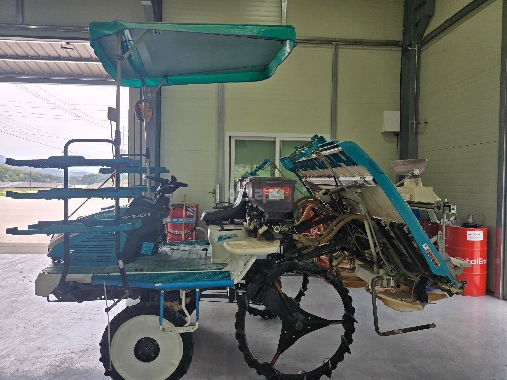 Kubota Rice transplanter KWP69DF (6Rows) 뒤우측면