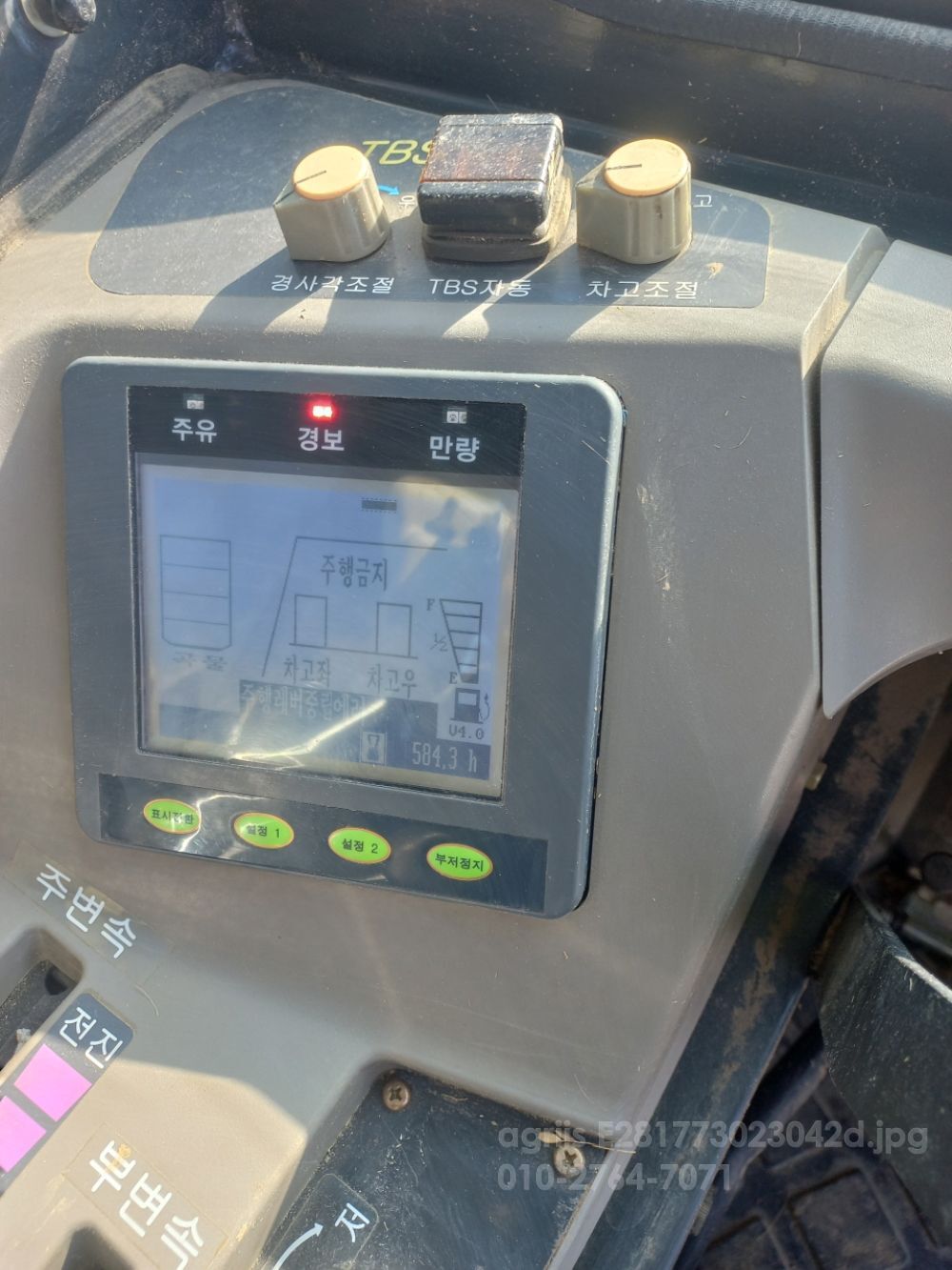 국제 콤바인 KC105 (6조식) 뒤우측면