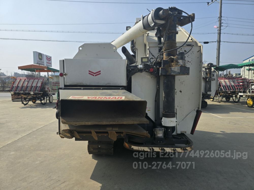 얀마 콤바인 YH700M (보통형) 뒤우측면