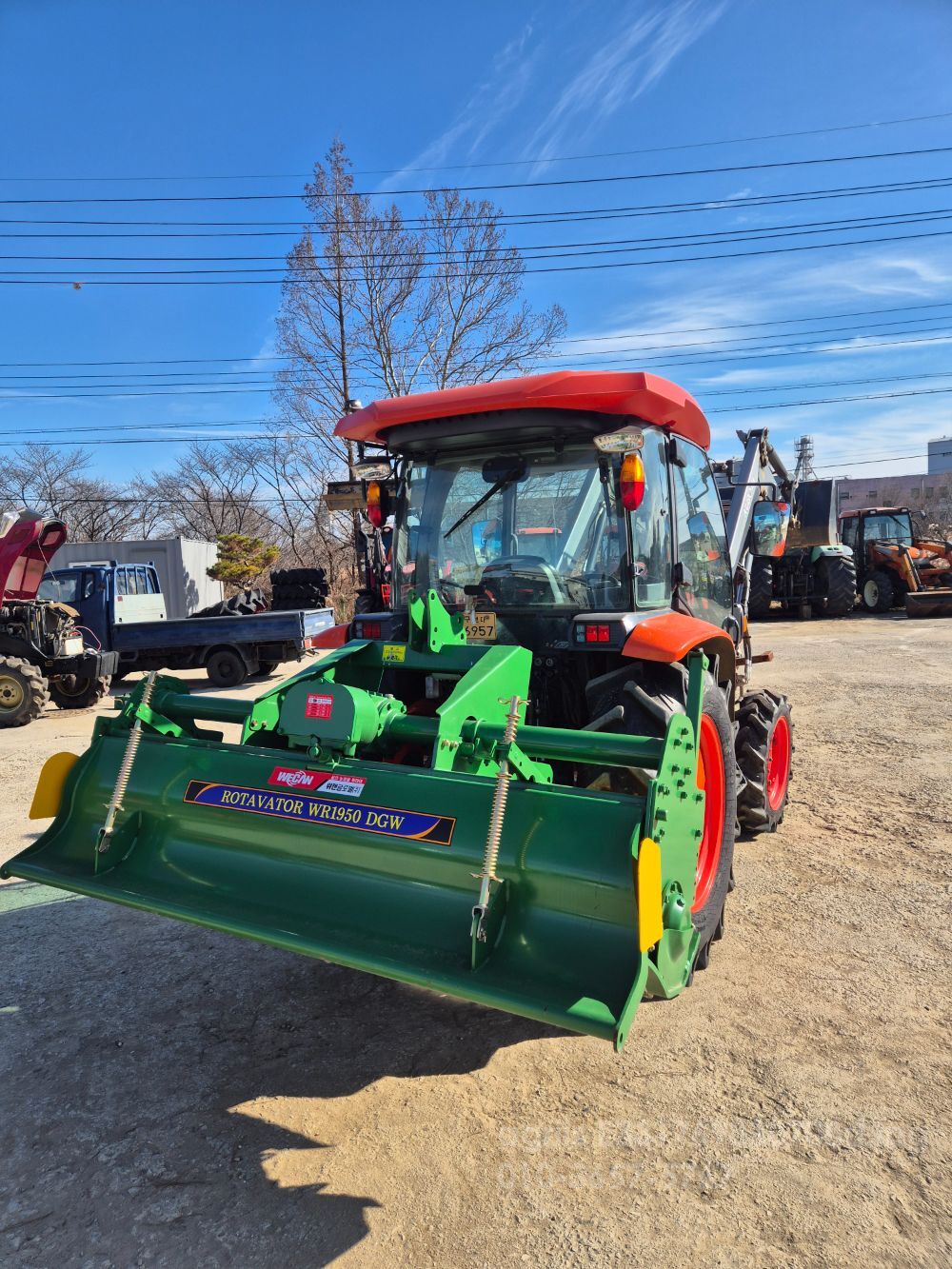 구보다 트랙터 L54 (55.9마력) 뒤우측면