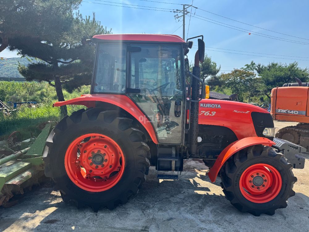 Kubota Tractor MZ763 (76hp)