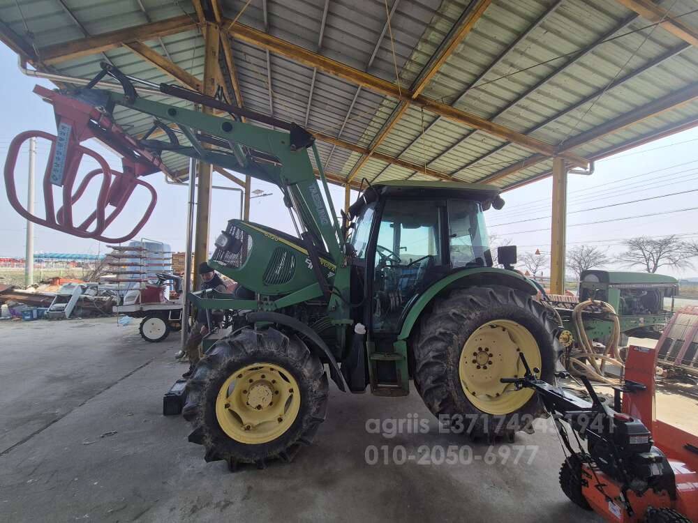 JohnDeere Tractor 5820 (88hp)