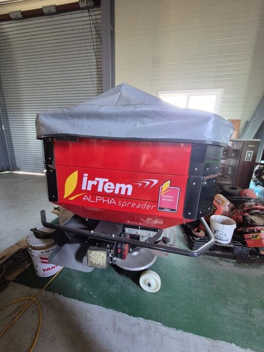  Fertilizer Spreader F12 