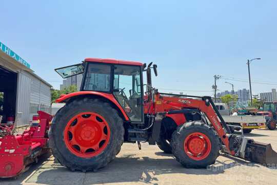 Kubota Tractor M125X (125hp)