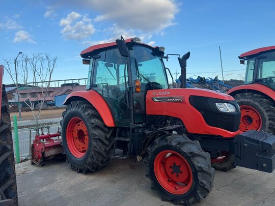 Kubota Tractor MR707 (73hp)