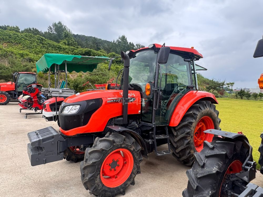 Kubota Tractor MR737 (73hp)