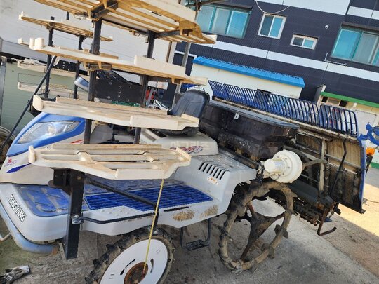 TYM Rice transplanter NP60DL (6Rows) 앞좌측면