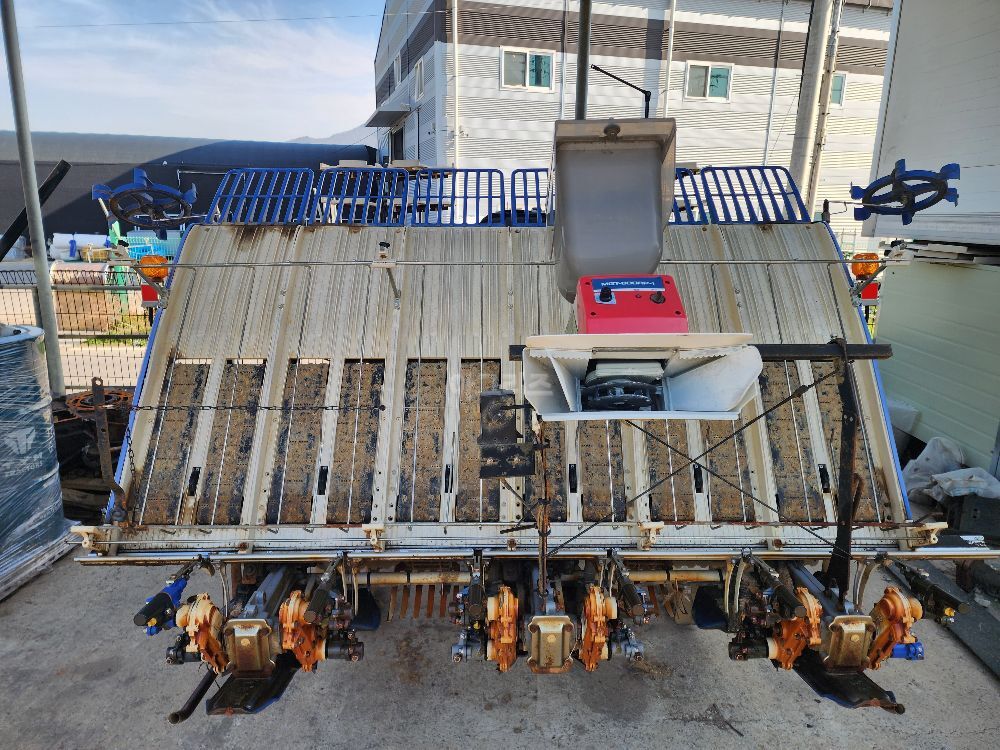 TYM Rice transplanter NP60DL (6Rows) 뒤우측면