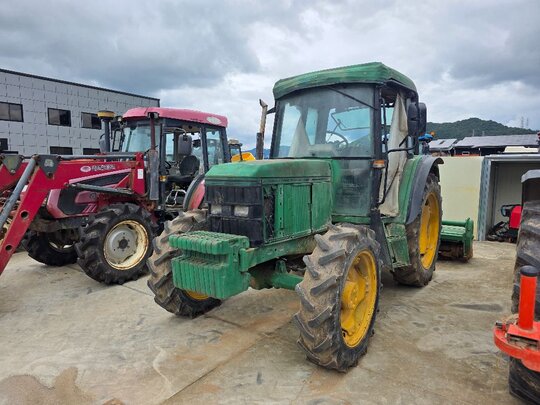 JohnDeere Tractor 6200 (85hp)