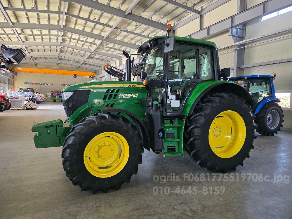 JohnDeere Tractor 6110M (110hp)