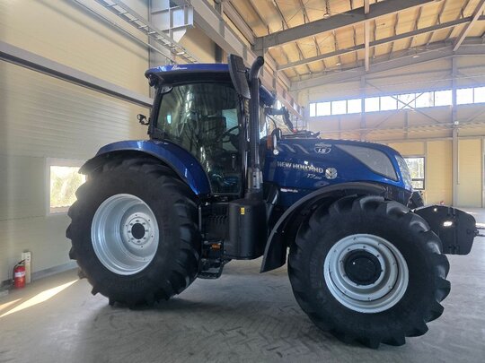 NewHolland Tractor T7.210 (165hp)