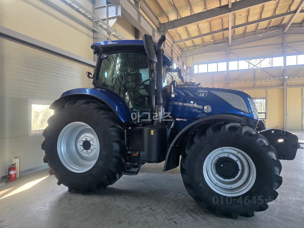 NewHolland Tractor T7.210 (165hp)