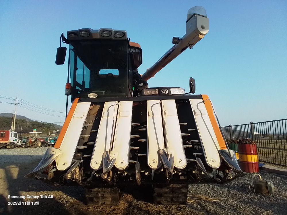 TYM Combine Harvester ISEKI (6Rows)