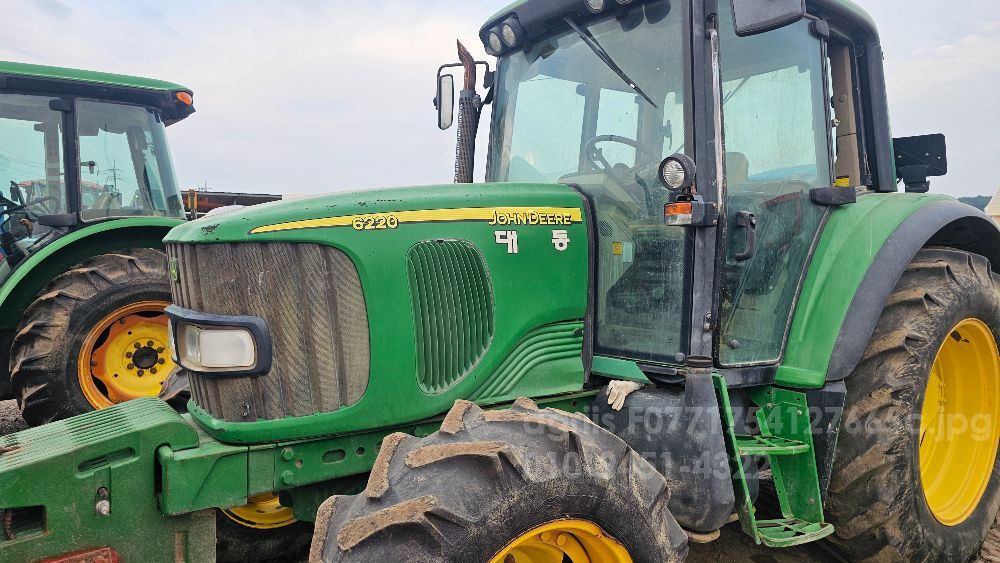 JohnDeere Tractor 6220 (90hp)