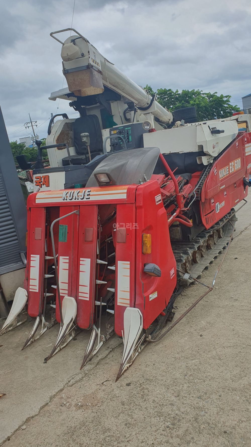Kukje Combine Harvester EC600 (4Rows)