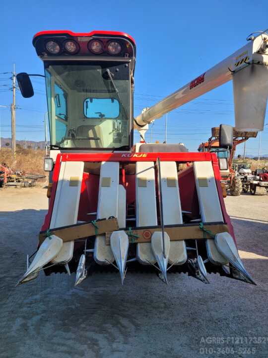 국제 콤바인 DKC865 (5조식) 앞좌측면