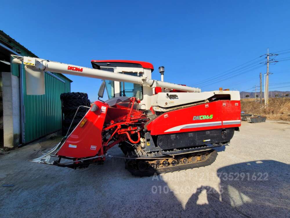 국제 콤바인 DKC865 (5조식) 뒤우측면