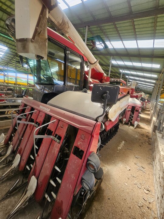 얀마 콤바인 AW7114YH7115 (7조식) 앞좌측면